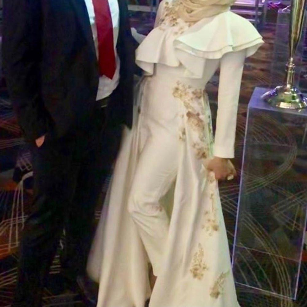 Stylish designer jumpsuit evening hijab  dress removable sleeves white and gold